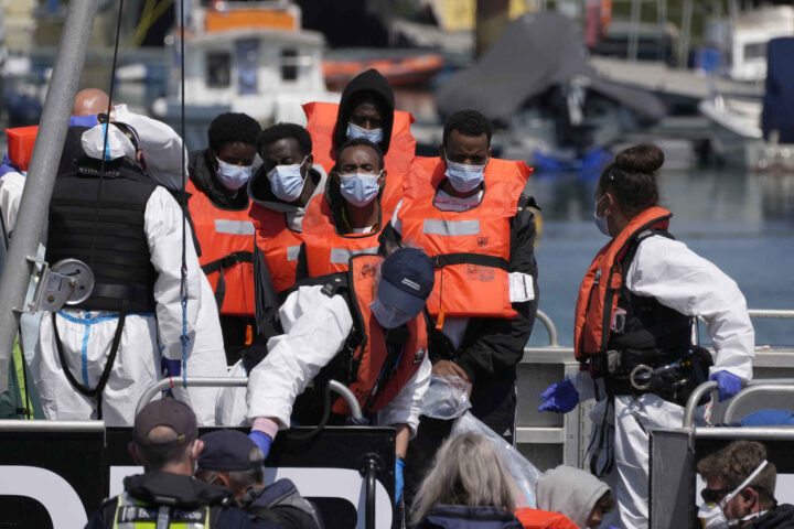 Skolejenter i skotsk by får voldtekts-alarmer av frykt for migranter