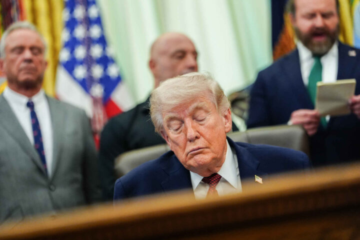 Trump kunngjør for&shy;lengelse av våpen&shy;hvilen med Iran; blokaden opprettholdes