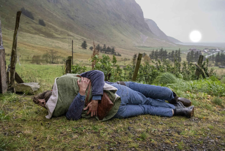 Set-jetting er milliardindustri – nå skal Fosse-filmen «Kjærast» lokke turister til norske fjorder