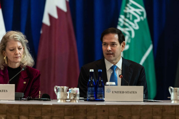 Seks Gulf-land vil at Hormuz åpnes med «alle nødvendige midler»&nbsp;<span>(+)</span>