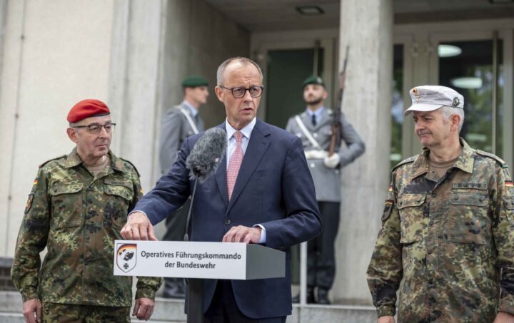 Tyske menn vil trenge militær tillatelse for å være lenge i utlandet&nbsp;<span>(+)</span>