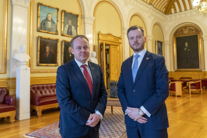 Sykehusene brukte 240 millioner kroner på tolker i fjor – FrP vil innføre egenbetaling