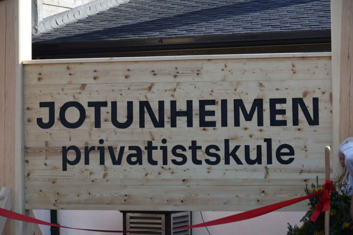 Fra kirkehærverk til kristen privatskole&nbsp;<span>(+)</span>