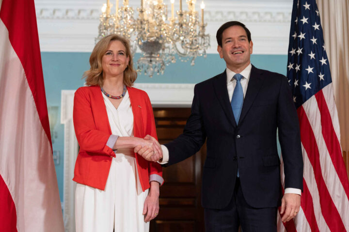 Også Østerrike nekter USA å bruke deres luftrom