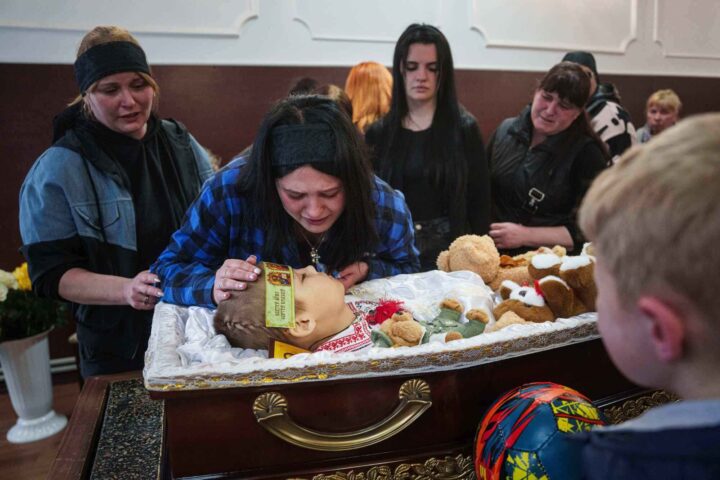 Ukraina sparker brigadesjef etter bilder av avmagrede soldater ved fronten