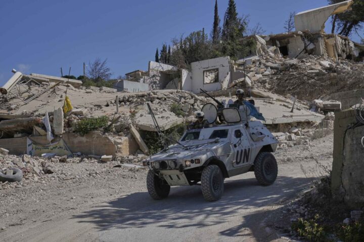 FN-styrker i kryssild i Libanon: Indonesere drept, franskmann skadet