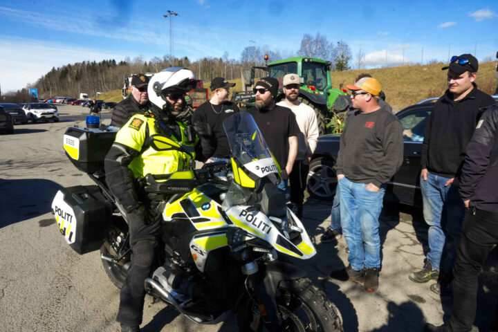 Dieselbrølet stoppes av politiet – en liten gruppe får fortsette inn til Oslo&nbsp;<span>(+)</span>