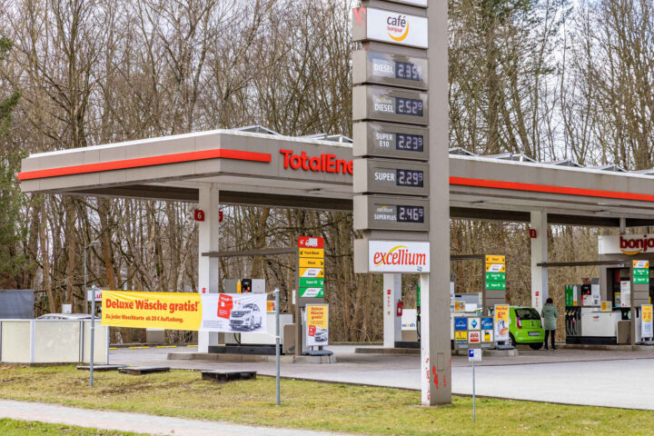 Merz setter prisen på drivstoff litt ned – får kjeft fra alle kanter&nbsp;<span>(+)</span>