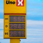 Skrudde opp prisene timer før avgiftskuttet: – Ren svindel