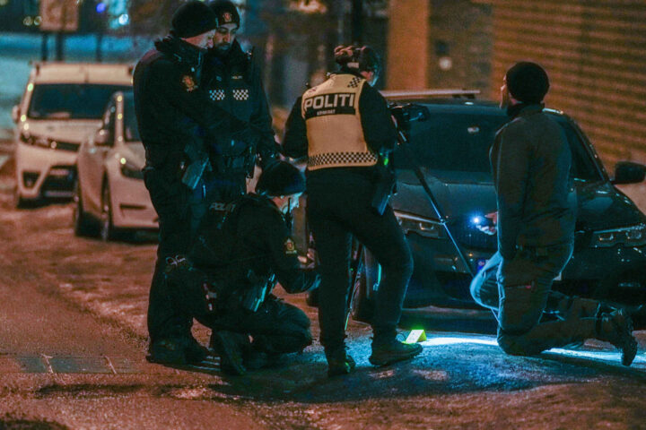 Skyting rett ved siden av fotballbanen på Løren, mens det pågikk kamp&nbsp;<span>(+)</span>