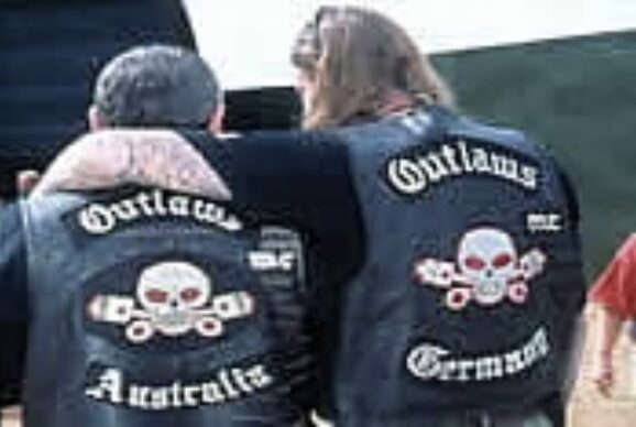 Tidligere gjengleder fikk jobb som sosialarbeider – vekker nye spørsmål om infiltrasjon&nbsp;<span>(+)</span>