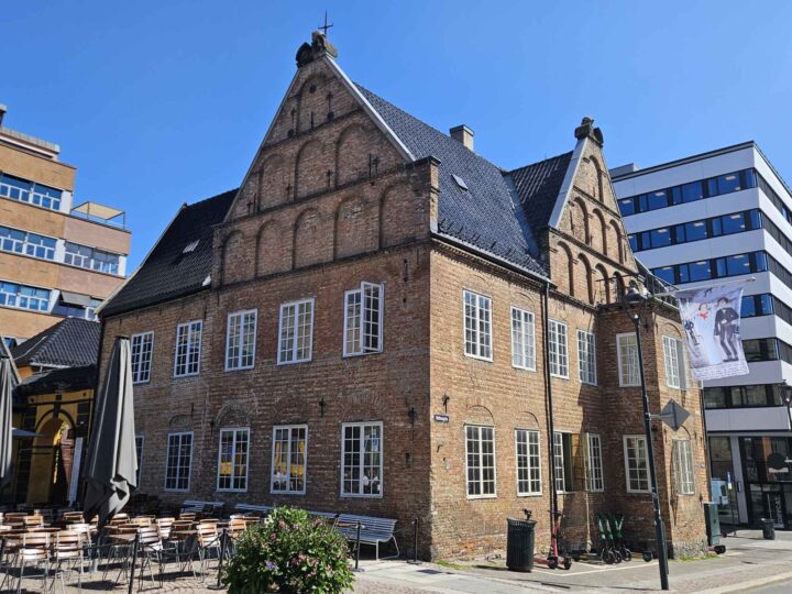 Oslo Kunst&shy;forening 190 år. GRATULERER!&nbsp;<span>(+)</span>