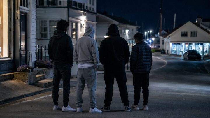 Innvandrergjeng holdt fast «Henrik» og slo han over 20 ganger i hodet: Får null fengsel