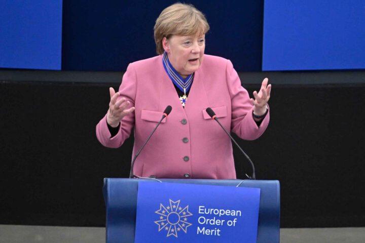 Angela Merkel ble hyllet av EU og etterlyste mer sensur av internett