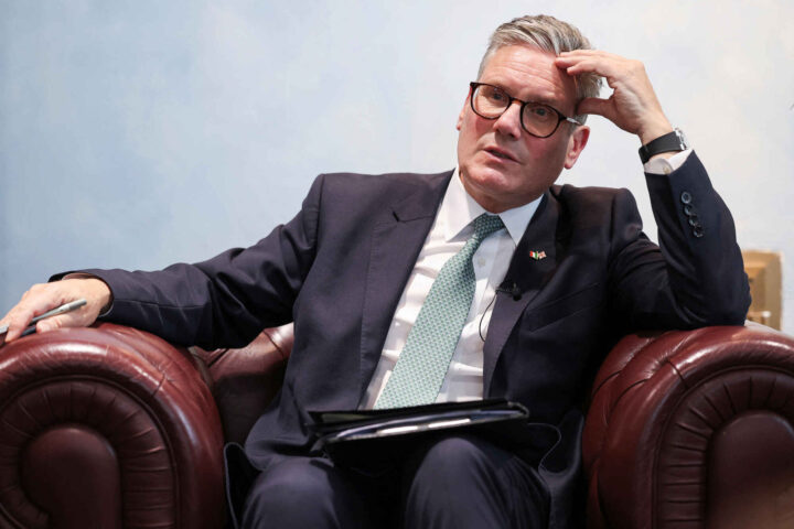 Det holder ikke at Starmer trekker seg, rasende velgere vil ha slutt på politikken slik de kjenner den&nbsp;<span>(+)</span>