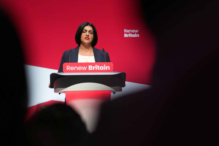 Britenes innen&shy;riks&shy;minister tror legal inn&shy;vand&shy;ring vil stanse ille&shy;gale migranter&nbsp;<span>(+)</span>
