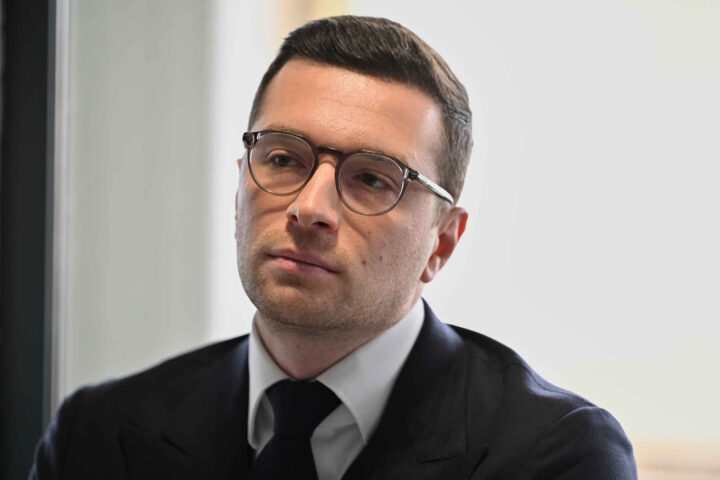 Jordan Bardella varsler store endringer hvis han blir Frankrikes president&nbsp;<span>(+)</span>