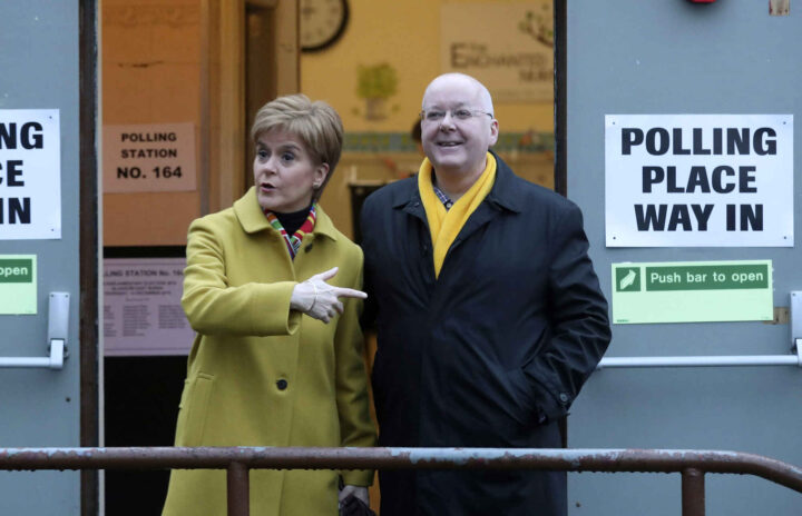 Sturgeons tidlig&shy;ere ekte&shy;mann dømt for å ha under&shy;slått 400.000 pund fra SNP&nbsp;<span>(+)</span>