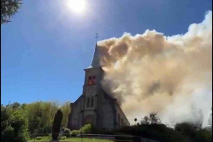 Frankrike: Nok en historisk kirke ødelagt av brann