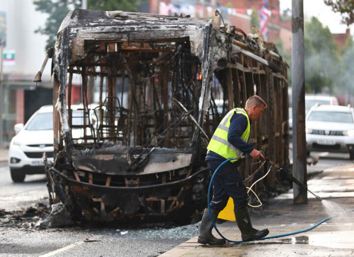 Sinn Féins hykleri i forbindelse med opptøyene i Belfast er sjokkerende&nbsp;<span>(+)</span>