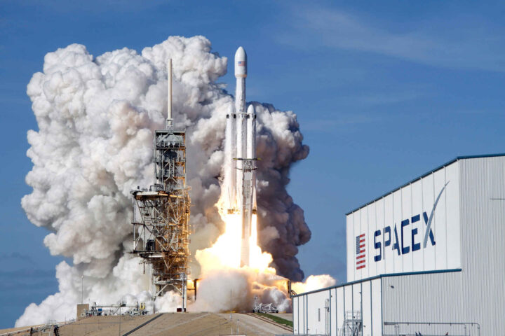 SpaceX skyter opp som en rakett etter børsnoteringen