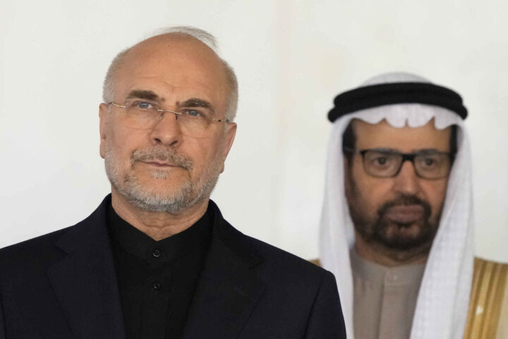 Iran truer USA. Vance utsetter reisen til Sveits
