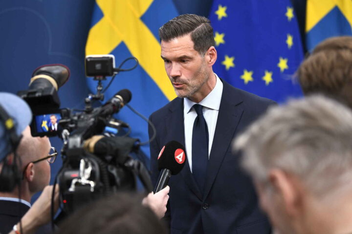 Sverige: Regjeringen ga etter for presset om «ten&shy;årings&shy;ut&shy;visninger», men oppo&shy;si&shy;sjonen er fort&shy;satt mis&shy;fornøyd&nbsp;<span>(+)</span>