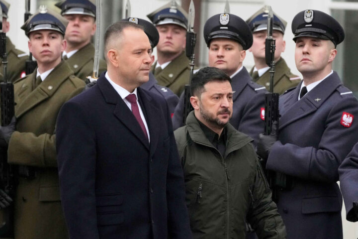 Zelenskyj hedrer enhet som drepte 100.000 polakker under krigen, diplomatisk krise&nbsp;<span>(+)</span>