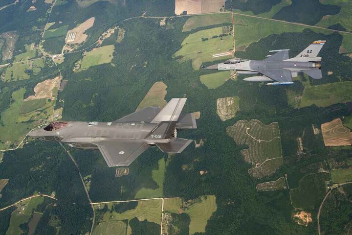 Regjeringen sniker inn et nytt vedtak – vil tillate land å føre offensive kriger fra Sverige&nbsp;<span>(+)</span>