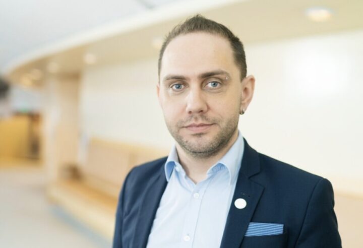 Svensk parlamentariker går av for befatning med overgreps&shy;materiale – ville ha flere menn i barnehagen&nbsp;<span>(+)</span>