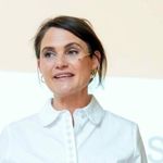 Kunnskaps&shy;ministeren av&shy;viser at elever kan unnslippe pride-presset i skolen