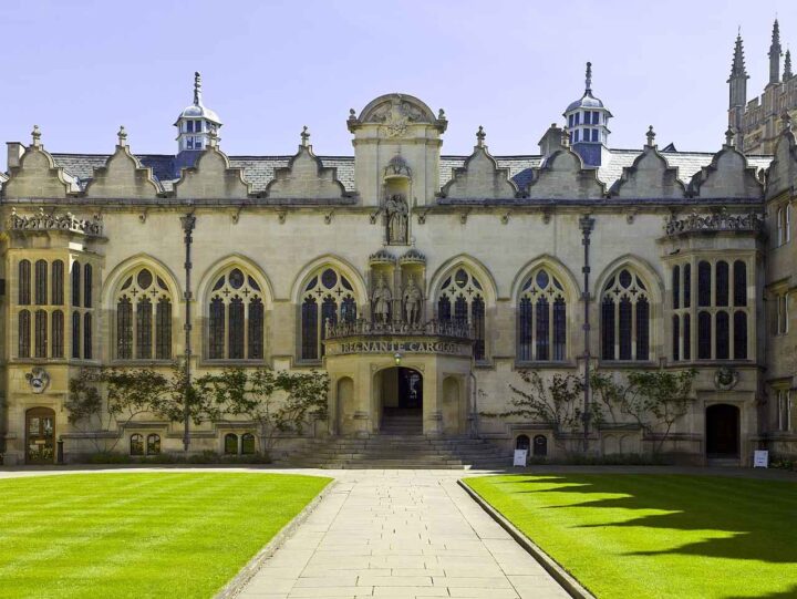 Oxford-professor avlyser forelesninger etter press fra pro-transaktivister&nbsp;<span>(+)</span>