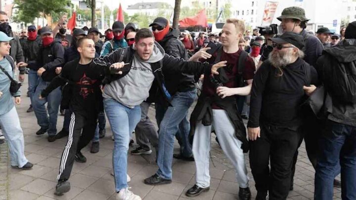 Journalister angrepet av anti-AfD-mobb i Erfurt&nbsp;<span>(+)</span>