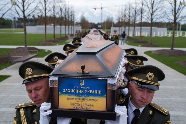 «Alle er redde for å dø»: Kampen for å rekruttere soldater i Ukraina blir voldelig&nbsp;<span>(+)</span>