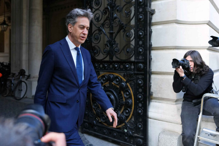 Ed Miliband gir opp kampen mot olje&shy;ut&shy;vinning i Nord&shy;sjøen for å bli finans&shy;minister&nbsp;<span>(+)</span>