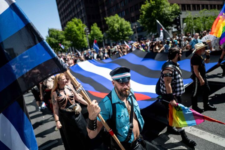 Fører kjørte inn i menneskemengde i Berlin under Pride-parade&nbsp;<span>(+)</span>