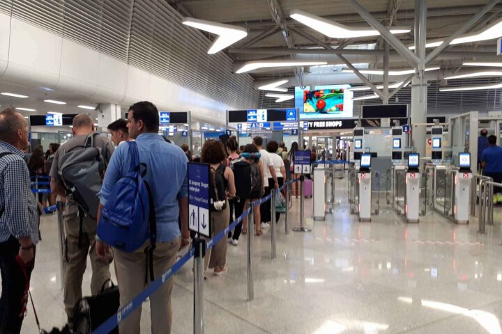 Schengen-krisen: Italia sender illegale migranter til&shy;bake til Spania – Spania svarer med samme mynt