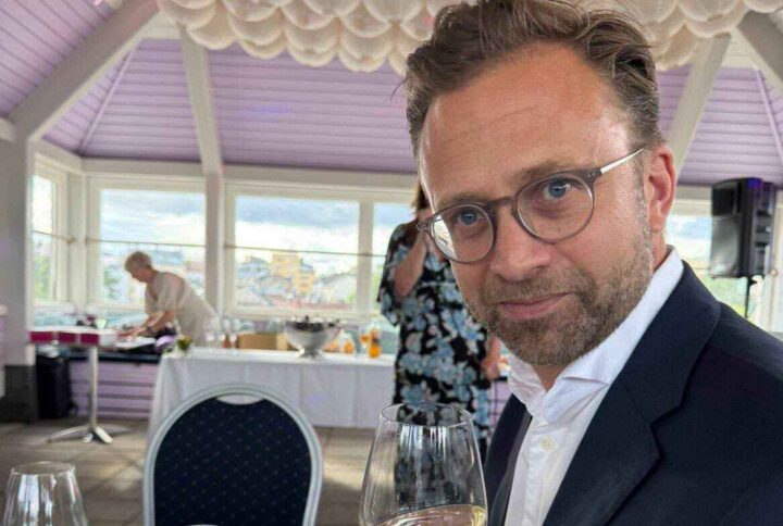 Høyre graver seg stadig dypere&nbsp;<span class=