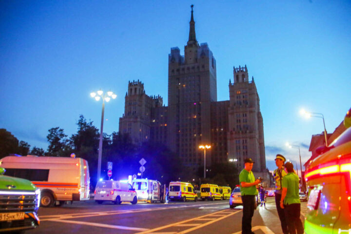 Terrorbombe mot kafé i Moskva, tre drept og 21 såret