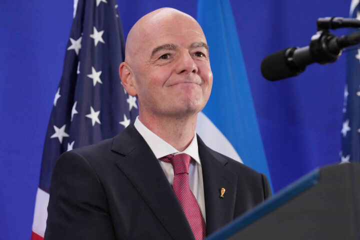 FIFA-sjefen gir opp, presset ble for stort
