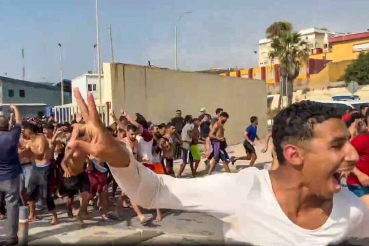 Spania har identifisert deporterte jihadister blant dem som tvang seg inn i Ceuta