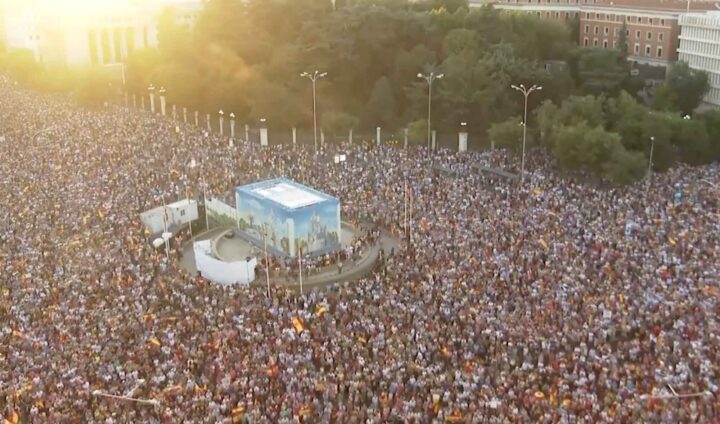 Massive protester mot migrasjonen i Spania&nbsp;<span>(+)</span>