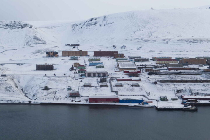 Russlands ambassadør krever beslaglagt skip på Svalbard frigitt