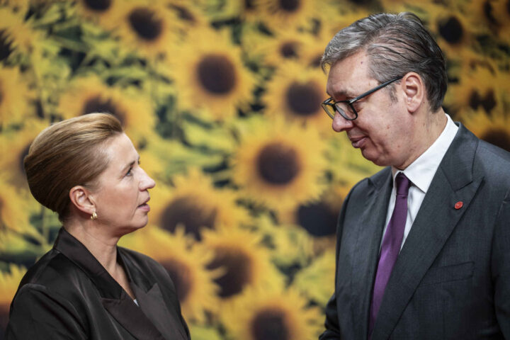 Serbias president advarer om at bil&shy;trafikk over en bro i Kosovo vil medføre forføl&shy;gelse av kristne&nbsp;<span>(+)</span>